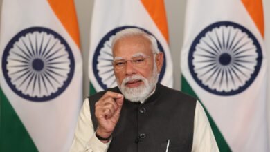 प्रधानमंत्री नरेन्द्र मोदी ने केंद्रीय बजट 2026 पर वीडियो संदेश के जरिए प्रतिक्रिया देते हुए इसे ऐतिहासिक और भविष्योन्मुखी बताया। उन्होंने कहा कि निर्मला सीतारमण द्वारा प्रस्तुत यह बजट महिला शक्ति, युवा ऊर्जा और आत्मनिर्भर भारत के संकल्प को मजबूती देता है। पीएम ने कहा कि यह बजट 2047 तक भारत को विकसित राष्ट्र और विश्व की तीसरी सबसे बड़ी अर्थव्यवस्था बनाने की ठोस नींव रखता है।
