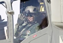 राष्ट्रपति द्रौपदी मुर्मु ने जैसलमेर वायुसेना स्टेशन से स्वदेशी हल्के लड़ाकू हेलीकॉप्टर ‘प्रचंड’ में 25 मिनट की ऐतिहासिक उड़ान भरकर नया कीर्तिमान स्थापित किया। वह कॉकपिट में सह-पायलट की भूमिका में नजर आईं और सैनिकों को सलामी दी। इस अवसर पर वायुसेना प्रमुख भी मौजूद रहे। राष्ट्रपति ने इसे आत्मनिर्भर भारत और महिला सशक्तिकरण का प्रतीक बताया। एलसीएच ‘प्रचंड’ का निर्माण हिन्दुस्तान एरोनॉटिक्स लिमिटेड ने किया है।