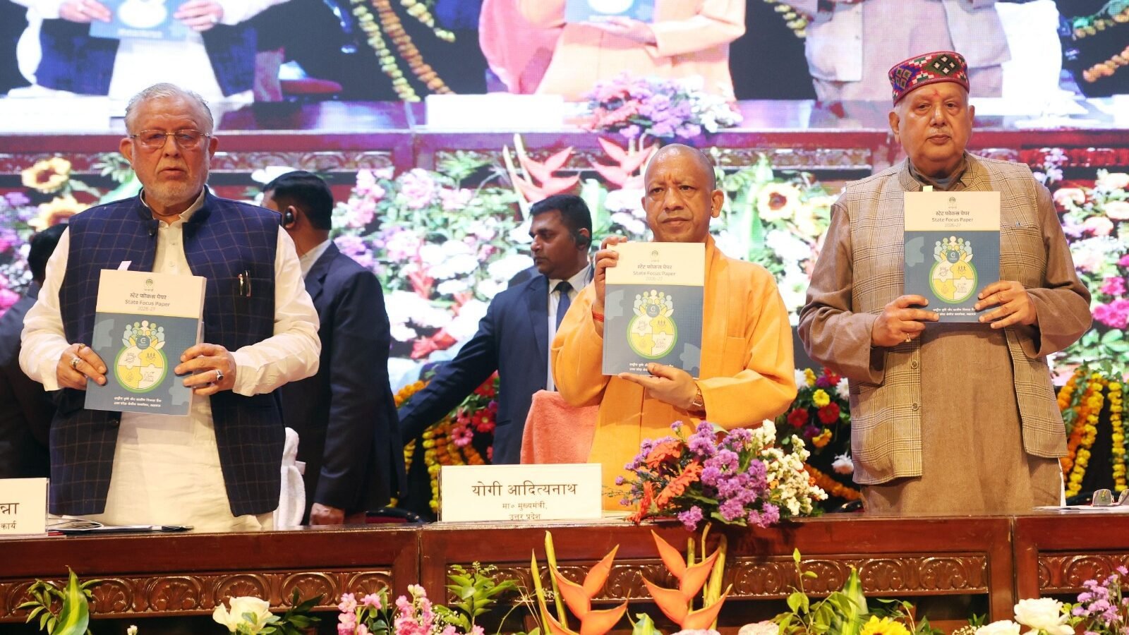 मुख्यमंत्री योगी आदित्यनाथ ने कहा कि डिजिटल गवर्नेंस ने उत्तर प्रदेश में ऋण स्वीकृति की प्रक्रिया को तेज और पारदर्शी बनाया है। ई-केसीसी के जरिए किसानों को अब मात्र पांच मिनट में ऋण मिल रहा है। कृषि ऋण, एफपीओ, एमएसएमई, एआई एग्रीकल्चर और ओडीओपी के जरिए प्रदेश की अर्थव्यवस्था को नई गति मिली है। यूपी आज देश की दूसरी सबसे बड़ी अर्थव्यवस्था बनकर उभरा है।