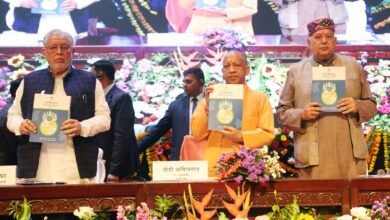 मुख्यमंत्री योगी आदित्यनाथ ने कहा कि डिजिटल गवर्नेंस ने उत्तर प्रदेश में ऋण स्वीकृति की प्रक्रिया को तेज और पारदर्शी बनाया है। ई-केसीसी के जरिए किसानों को अब मात्र पांच मिनट में ऋण मिल रहा है। कृषि ऋण, एफपीओ, एमएसएमई, एआई एग्रीकल्चर और ओडीओपी के जरिए प्रदेश की अर्थव्यवस्था को नई गति मिली है। यूपी आज देश की दूसरी सबसे बड़ी अर्थव्यवस्था बनकर उभरा है।