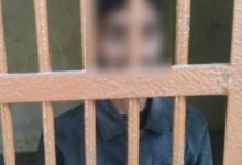 गोरखपुर के चिलुआताल थाना क्षेत्र में हत्या के प्रयास के मामले में वांछित अभियुक्त लक्ष्य प्रताप सिंह को पुलिस ने गिरफ्तार किया है। आरोपी ने पुरानी रंजिश में युवक पर ईंट-पत्थर से हमला कर गंभीर रूप से घायल कर दिया था और वाहन क्षतिग्रस्त किया था। पुलिस ने साक्ष्यों के आधार पर कार्रवाई कर अभियुक्त को गिरफ्तार कर विधिक कार्रवाई शुरू की है।