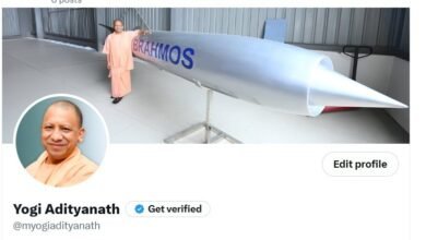 उत्तर प्रदेश के सबसे बड़े बजट के बाद मुख्यमंत्री योगी आदित्यनाथ ने ब्रह्मोस के साथ अपनी कवर इमेज बदलकर ‘हार्ड पावर’ विजन का संदेश दिया है। लखनऊ में रक्षा उत्पादन, औद्योगिक निवेश और आर्थिक विस्तार को जोड़ते हुए सरकार ने विकास, सुरक्षा और निवेश के त्रिवेणी मॉडल को प्रदेश की नई पहचान के रूप में प्रस्तुत किया है।