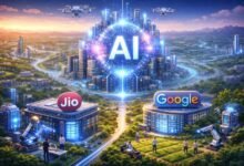 रिलायंस इंडस्ट्रीज के चेयरमैन मुकेश अंबानी ने जियो नेटवर्क के जरिए कम लागत पर एआई सेवाएं उपलब्ध कराने और सात वर्षों में 10 लाख करोड़ रुपये निवेश की घोषणा की। वहीं, गूगल के सीईओ सुंदर पिचाई ने आंध्र प्रदेश के विशाखापत्तनम में 1.25 लाख करोड़ रुपये से एआई हब स्थापित करने का ऐलान किया। इन निवेशों से भारत में एआई ढांचा मजबूत होगा, रोजगार के अवसर बढ़ेंगे और शिक्षा, स्वास्थ्य व कृषि क्षेत्रों में एआई आधारित सेवाएं आम लोगों तक पहुंच सकेंगी।
