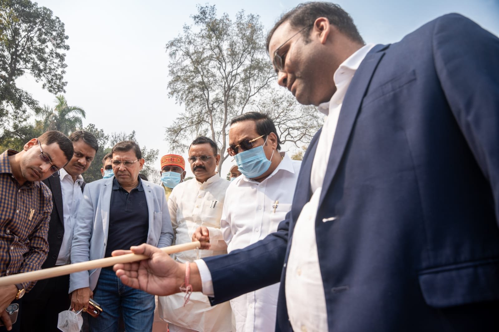 वाराणसी के लोहता में 274.31 करोड़ रुपये की लागत से 60 एमएलडी क्षमता का सीवेज ट्रीटमेंट प्लांट बनाया जाएगा, जिससे वरुणा नदी में गिरने वाले 13 नालों को टैप किया जाएगा। नमामि गंगे योजना के तहत स्वीकृत इस परियोजना से अशोधित सीवेज का प्रवाह रुकेगा और गंगा-वरुणा को प्रदूषण मुक्त बनाने में मदद मिलेगी। केंद्रीय जल शक्ति मंत्री सीआर पाटिल ने परियोजना का निरीक्षण कर अधिकारियों को निर्माण कार्य समयबद्ध और गुणवत्ता के साथ पूरा करने के निर्देश दिए।