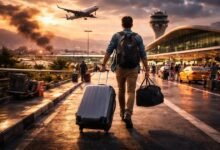 ईरान में बिगड़ती सुरक्षा स्थिति को देखते हुए भारत सरकार ने वहां रह रहे भारतीय नागरिकों को तुरंत देश छोड़ने की सलाह दी है। तेहरान स्थित भारतीय दूतावास ने छात्रों, तीर्थयात्रियों, व्यवसायियों और पर्यटकों से वाणिज्यिक उड़ानों सहित उपलब्ध साधनों का उपयोग करने को कहा है। नागरिकों को विरोध क्षेत्रों से दूर रहने, पासपोर्ट सुरक्षित रखने और दूतावास में पंजीकरण करने की सलाह दी गई है। ईरान-अमेरिका तनाव के बीच हेल्पलाइन और ईमेल के माध्यम से सहायता उपलब्ध कराई जा रही है।