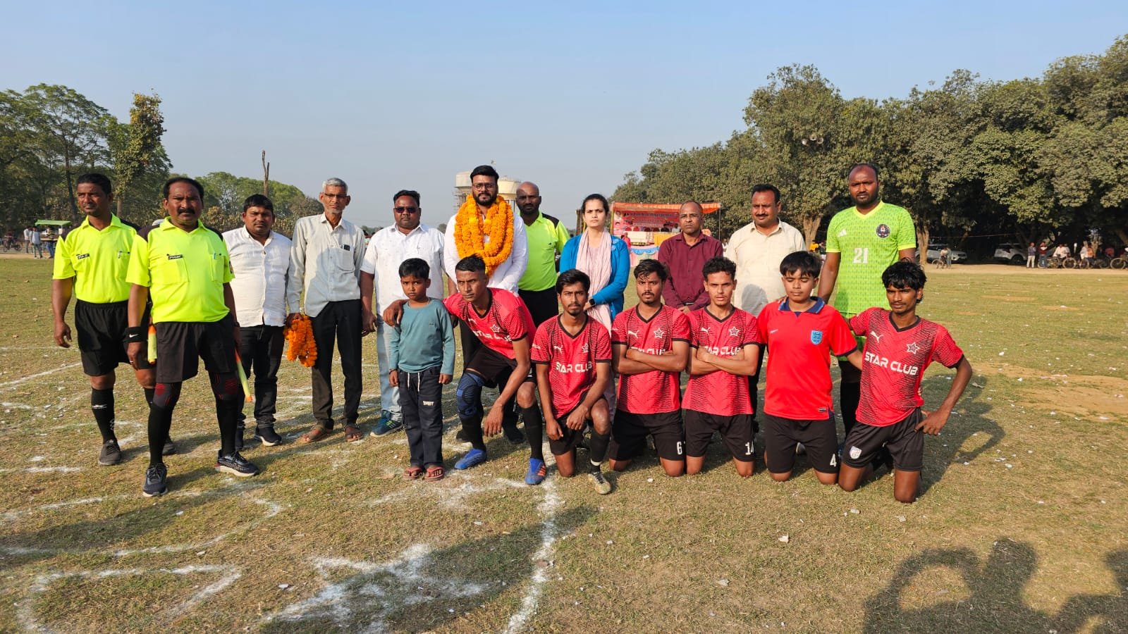 पीपीगंज, गोरखपुर में आयोजित स्व. वीरा बहादुर राज्य स्तरीय फुटबॉल टूर्नामेंट के दूसरे सेमीफाइनल में सरदार नगर ने स्टार स्पोर्टिंग क्लब भगवानपुर को ट्राई ब्रेकर में 3-1 से हराकर फाइनल में प्रवेश किया। निर्धारित समय तक मुकाबला 1-1 से बराबरी पर रहा। अब फाइनल में सरदार नगर की भिड़ंत मेडिकल कॉलेज टीम से होगी।