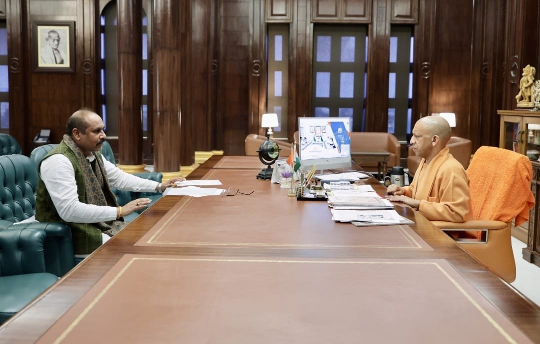 भारतीय किसान यूनियन (अराजनैतिक) के राष्ट्रीय प्रवक्ता धर्मेंद्र मलिक ने मुख्यमंत्री योगी आदित्यनाथ से मुलाकात कर द गंगा सहकारी चीनी मिल, मोरना के आधुनिकीकरण एवं विस्तार के लिए 261.91 करोड़ रुपये की स्वीकृति पर आभार जताया। उन्होंने इसे पश्चिमी उत्तर प्रदेश के गन्ना किसानों के लिए ऐतिहासिक निर्णय बताया। इस परियोजना से मिल की पेराई क्षमता बढ़ेगी, समय पर गन्ना भुगतान सुनिश्चित होगा और स्थानीय स्तर पर रोजगार व आर्थिक गतिविधियों को मजबूती मिलेगी।