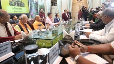 लखनऊ में यूपी विधानसभा का बजट सत्र 9 फरवरी से शुरू होगा। सत्र से पहले अध्यक्ष सतीश महाना की अध्यक्षता में सर्वदलीय बैठक हुई। मुख्यमंत्री योगी आदित्यनाथ ने विपक्ष से सदन में जनता से जुड़े मुद्दों पर स्वस्थ चर्चा कर सुचारु संचालन और प्रदेश के विकास में सहयोग का अनुरोध किया।