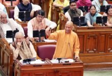 विधानसभा में मुख्यमंत्री योगी आदित्यनाथ ने शंकराचार्य विवाद पर सरकार का पक्ष रखते हुए कहा कि यह पद सनातन परंपरा में सर्वोच्च और पवित्र है। उन्होंने चार पीठों और वेदों की परंपरा का उल्लेख किया तथा स्पष्ट किया कि कानून सबके लिए समान है। विपक्ष पर भ्रम फैलाने का आरोप भी लगाया।