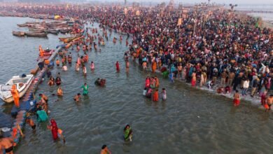 महाशिवरात्रि पर प्रयागराज माघ मेले का भव्य समापन हुआ, जहां 44 दिनों में 22 करोड़ से अधिक श्रद्धालुओं ने संगम में स्नान किया। काशी विश्वनाथ धाम, गोरखनाथ मंदिर और अयोध्या के प्रमुख शिवालयों में लाखों भक्तों ने जलाभिषेक किया। मुख्यमंत्री योगी आदित्यनाथ ने रुद्राभिषेक कर प्रदेशवासियों के सुख-समृद्धि की कामना की।