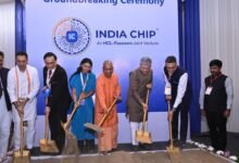 ग्रेटर नोएडा के जेवर में 3700 करोड़ रुपये की सेमीकंडक्टर परियोजना का शिलान्यास प्रधानमंत्री नरेंद्र मोदी के कर-कमलों से किया गया। मुख्यमंत्री योगी आदित्यनाथ ने कहा कि यह परियोजना उत्तर प्रदेश को वैश्विक तकनीकी मानचित्र पर स्थापित करेगी। एचसीएल और फॉक्सकॉन के संयुक्त उपक्रम से स्थापित यह यूनिट हर महीने 3.6 करोड़ चिप्स का उत्पादन करेगी। इससे रोजगार, निवेश और इलेक्ट्रॉनिक्स विनिर्माण को बढ़ावा मिलेगा तथा उत्तर प्रदेश निवेश का प्रमुख ड्रीम डेस्टिनेशन बनेगा और तकनीकी आत्मनिर्भरता मजबूत होगी।