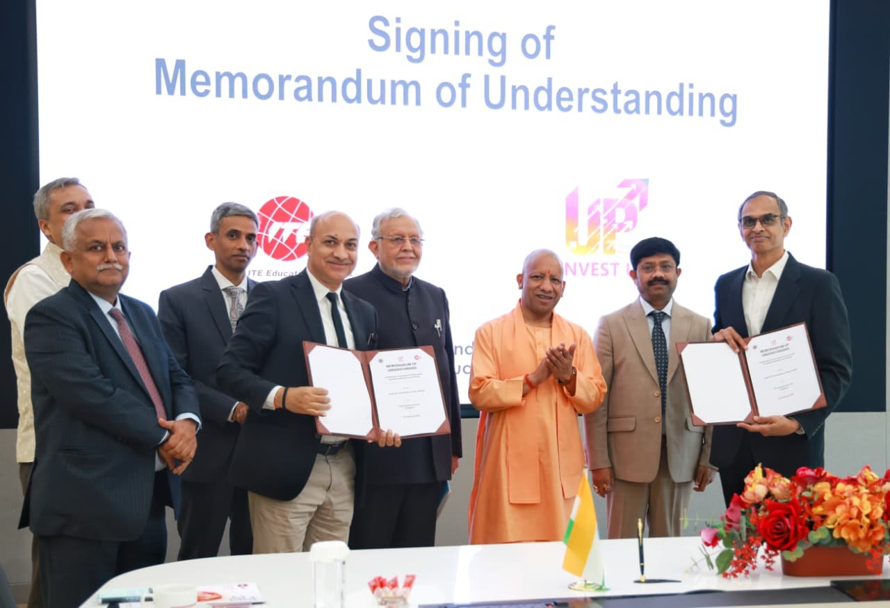 मुख्यमंत्री योगी आदित्यनाथ के सिंगापुर दौरे के पहले दिन उत्तर प्रदेश को 19,877 करोड़ रुपये के निवेश प्रस्ताव प्राप्त हुए। यूनिवर्सल सक्सेस ग्रुप, गोल्डन स्टेट कैपिटल, पीआईडीजी और एवीपीएन लिमिटेड सहित कई अंतरराष्ट्रीय कंपनियों ने डेटा सेंटर, ग्रीन एनर्जी और इंफ्रास्ट्रक्चर क्षेत्र में निवेश के लिए समझौता ज्ञापन किए। साथ ही आईटीई एजुकेशन सर्विसेज के सहयोग से कौशल विकास को भी बढ़ावा मिलेगा। यह निवेश प्रदेश की अर्थव्यवस्था, रोजगार और डिजिटल विकास को नई गति देगा।