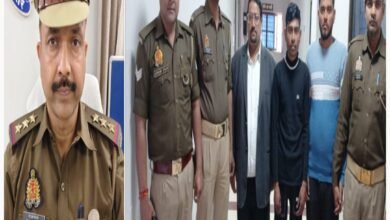 गोरखपुर के गोरखनाथ थाना क्षेत्र में पुलिस ने बड़ी कार्रवाई करते हुए 24 घंटे के भीतर दो शातिर लुटेरों और एक सर्राफा कारोबारी को गिरफ्तार किया है। आरोपी ई-रिक्शा में बैठकर बुजुर्ग और ग्रामीण महिलाओं को निशाना बनाते थे और उनके जेवरात लूट लेते थे। पुलिस ने सैकड़ों CCTV फुटेज की मदद से आरोपियों की पहचान कर लूट का सामान बरामद कर लिया। गिरोह का एक सदस्य अभी फरार है, जिसकी तलाश जारी है। पुलिस की इस कार्रवाई से लोगों में सुरक्षा का विश्वास बढ़ा है।