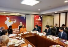 मुख्यमंत्री योगी आदित्यनाथ ने जापान दौरे के दौरान टोक्यो में निवेशकों को उत्तर प्रदेश में निवेश के लिए आमंत्रित किया। उन्होंने यमुना एक्सप्रेसवे इंडस्ट्रियल डेवलपमेंट अथॉरिटी (यीडा) क्षेत्र में विकसित हो रहे मेडिकल डिवाइस पार्क को जापानी कंपनियों के लिए सुनहरा अवसर बताया। इस दौरे में 11,000 करोड़ रुपये के निवेश समझौते हुए। सेमीकंडक्टर, डेटा सेंटर, ग्रीन एनर्जी और लॉजिस्टिक्स सेक्टर में निवेश की संभावनाओं पर जोर दिया गया, जिससे यूपी को वैश्विक मैन्युफैक्चरिंग हब बनाने की दिशा मजबूत हुई।