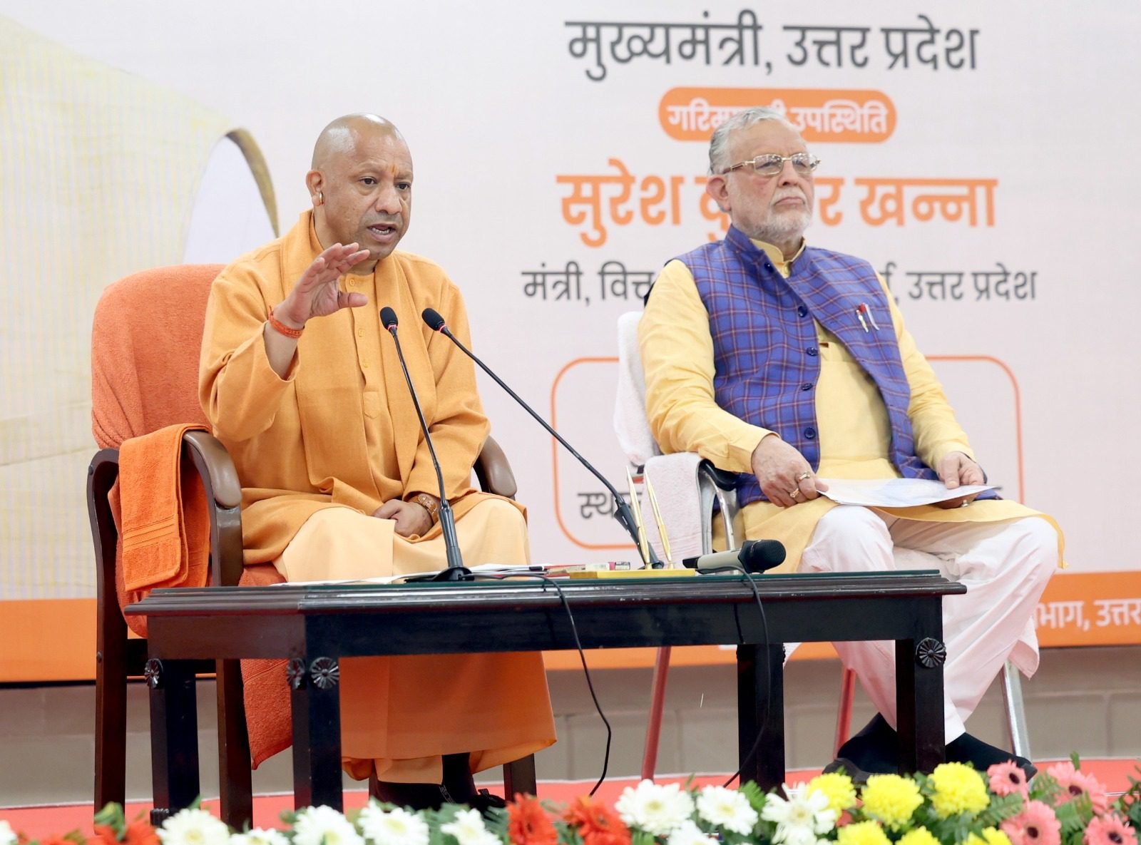 लखनऊ में आम बजट 2026-27 पर प्रेस वार्ता के दौरान मुख्यमंत्री योगी आदित्यनाथ ने कहा कि यह बजट रिफॉर्म, ग्रोथ और फिस्कल डिसिप्लिन का संतुलित दस्तावेज है। उन्होंने बताया कि इंफ्रास्ट्रक्चर, एमएसएमई, लॉजिस्टिक्स, पर्यटन, स्वास्थ्य, डिफेंस और इलेक्ट्रॉनिक मैन्युफैक्चरिंग जैसे क्षेत्रों में बजट प्रावधानों से उत्तर प्रदेश को बड़ा लाभ मिलेगा और ‘विकसित भारत-2047’ में यूपी अग्रणी भूमिका निभाएगा।