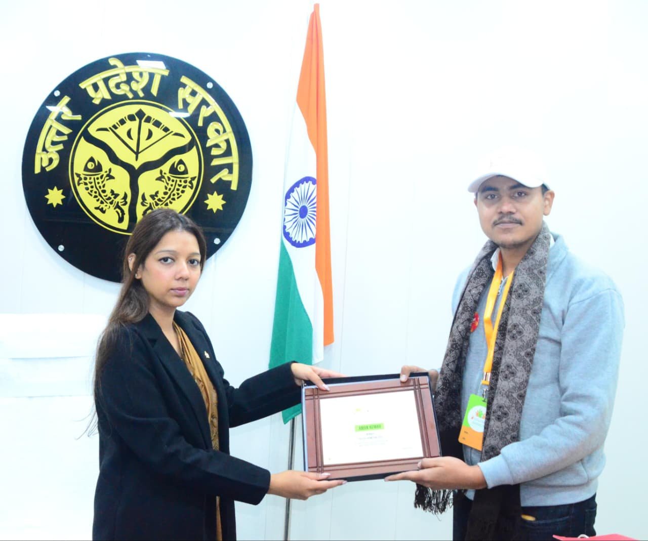 बागपत के गांव ट्यौढी के रहने वाले अमन कुमार ने संघर्ष और संकल्प के बल पर अंतरराष्ट्रीय पहचान बनाई है। बाल मजदूरी से निकलकर आज वे यूथ इनोवेशन और डिजिटल गवर्नेंस के मजबूत चेहरे बन चुके हैं। योगी आदित्यनाथ के नेतृत्व में प्रदेश सरकार की युवा-केंद्रित योजनाओं, डिजिटल पहल और सहयोग से अमन ने लाखों युवाओं को शिक्षा, करियर और सरकारी अवसरों से जोड़ा है।