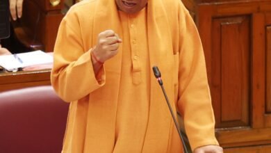 राज्यपाल के अभिभाषण पर चर्चा के दौरान मुख्यमंत्री योगी आदित्यनाथ ने कहा कि उत्तर प्रदेश ने पिछले नौ वर्षों में अपराध और अव्यवस्था से अनुशासन तथा कर्फ्यू से कानून के राज तक की यात्रा तय की है। उन्होंने ‘ट्रिपल-टी’-टेक्नोलॉजी, ट्रस्ट और ट्रांसफॉर्मेशन-मॉडल का उल्लेख करते हुए यूपी को देश की अग्रणी अर्थव्यवस्थाओं में बताया। कानून-व्यवस्था, निवेश, सामाजिक सुरक्षा और गरीबी उन्मूलन में हुए बदलावों को सरकार की प्रमुख उपलब्धि बताया।