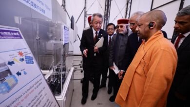 मुख्यमंत्री योगी आदित्यनाथ के जापान दौरे में उत्तर प्रदेश और यामानाशी प्रांत के बीच ग्रीन हाइड्रोजन तकनीक पर ऐतिहासिक एमओयू हुआ। इस समझौते से यूपी के छात्रों को जापान में उच्चस्तरीय प्रशिक्षण मिलेगा और स्वच्छ ऊर्जा, इंडस्ट्री व परिवहन क्षेत्र में नई तकनीक लागू होगी। सीएम योगी ने यूपी की निवेश क्षमता, प्रोएक्टिव गवर्नेंस मॉडल और भविष्य की तकनीकों पर जोर दिया। अगस्त में 200 जापानी CEO का यूपी दौरा प्रस्तावित है, जिससे निवेश और तकनीकी सहयोग को नई गति मिलेगी।