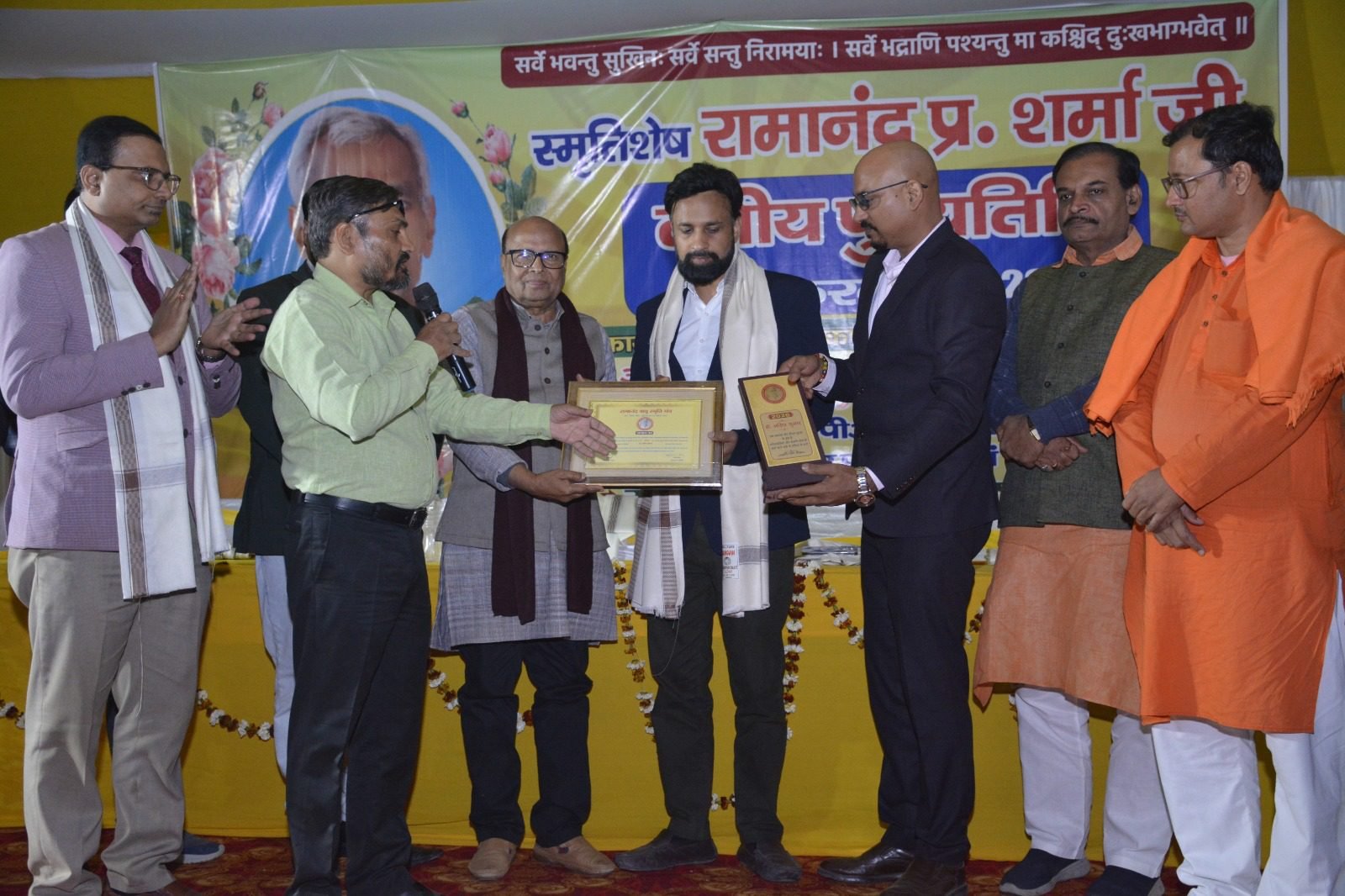 बेगूसराय के केशावे गांव में ईमानदार अफसर रहे रामानंद प्रसाद शर्मा की तीसरी पुण्यतिथि पर विशाल स्वास्थ्य मेला आयोजित हुआ। वरिष्ठ पत्रकार अभिरंजन कुमार के नेतृत्व में 50 डॉक्टरों ने 1000 से अधिक लोगों को सीपीआर व प्राथमिक उपचार का प्रशिक्षण दिया। स्कूली छात्रों की सक्रिय भागीदारी रही। प्रशिक्षित प्रतिभागियों को प्रमाणपत्र दिए गए और जीवन रक्षक सेवा की सामूहिक शपथ दिलाई गई।