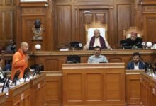 मुख्यमंत्री योगी आदित्यनाथ ने विधान परिषद में कहा कि उत्तर प्रदेश एआई, सेमीकंडक्टर, डाटा साइंस और इलेक्ट्रिक व्हीकल जैसे इमर्जिंग सेक्टर में तेजी से अग्रणी बन रहा है। प्रदेश की EV बिक्री में 19 प्रतिशत भागीदारी है और बेरोजगारी दर घटकर 2.24 प्रतिशत रह गई है। सरकार ने स्टेट डाटा अथॉरिटी, डाटा सेंटर क्लस्टर, स्टार्टअप और युवा उद्यमी योजनाओं के माध्यम से तकनीकी विकास और रोजगार सृजन को बढ़ावा दिया है।