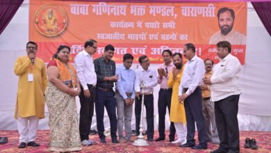 वाराणसी में आयोजित मध्यदेशीय वैश्य वैवाहिक परिचय सम्मेलन में सैकड़ों परिवार शामिल हुए। मंच से युवक-युवतियों का परिचय कराया गया और “शहनाई” पत्रिका का लोकार्पण हुआ। राष्ट्रीय संरक्षक राजेन्द्र प्रसाद गुप्ता ने सादगीपूर्ण विवाह और सामाजिक एकता पर बल देते हुए आधुनिक दिखावे से बचने की अपील की।