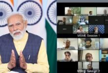 नरेन्द्र मोदी ने बजट वेबिनार श्रृंखला के द्वितीय सत्र में आर्थिक विकास को नई ऊंचाई देने का स्पष्ट रोडमैप प्रस्तुत किया। उन्होंने वैश्विक आपूर्ति श्रृंखलाओं में भारत की बढ़ती भूमिका, एमएसएमई सशक्तिकरण, बायोफार्मा शक्ति मिशन, रेयर अर्थ कॉरिडोर और रिकॉर्ड पूंजीगत व्यय पर जोर दिया। प्रधानमंत्री ने “अधिक निर्माण, अधिक उत्पादन, अधिक संपर्क और अधिक निर्यात” का मंत्र दोहराते हुए उद्योग जगत से गुणवत्ता, नवाचार और वैश्विक मानकों को अपनाने का आह्वान किया।