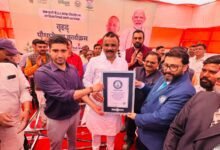 वाराणसी के सुजाबाद डोमरी क्षेत्र में आयोजित वृहद पौधरोपण कार्यक्रम में एक घंटे में 2,51,446 पौधे लगाकर नया गिनीज वर्ल्ड रिकॉर्ड बनाया गया। 350 बीघा में विकसित ‘शहरी वन’ में 27 देशी प्रजातियों का रोपण मियावाकी तकनीक से किया गया। गिनीज जज की मौजूदगी में चीन का 2018 का रिकॉर्ड टूटा। हजारों स्वयंसेवकों, सैन्य बलों और नगर निगम के समन्वय से काशी ने पर्यावरण संरक्षण में वैश्विक पहचान स्थापित की।