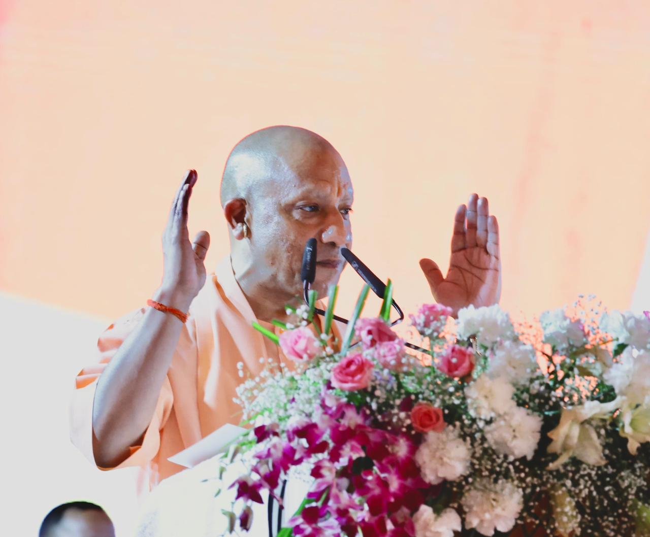 लखनऊ में 1,519 करोड़ रुपये की लागत से विकसित ग्रीन कॉरिडोर परियोजना का लोकार्पण और शिलान्यास किया गया। रक्षामंत्री राजनाथ सिंह और मुख्यमंत्री योगी आदित्यनाथ ने इस महत्वाकांक्षी परियोजना की शुरुआत की। करीब 28 किलोमीटर लंबे इस कॉरिडोर से शहर में यातायात सुगम होगा और 45 मिनट का सफर घटकर लगभग 10–15 मिनट में पूरा हो सकेगा।