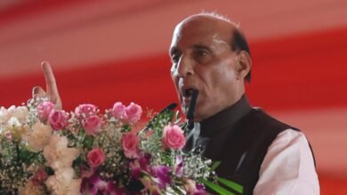 लखनऊ में ग्रीन कॉरिडोर परियोजना के दूसरे चरण के लोकार्पण पर रक्षामंत्री राजनाथ सिंह ने कहा कि इससे करीब 15 लाख लोगों को आवागमन में बड़ी राहत मिलेगी। 28 किलोमीटर लंबा यह कॉरिडोर राजधानी की कनेक्टिविटी को बेहतर बनाएगा। उन्होंने मुख्यमंत्री योगी आदित्यनाथ के नेतृत्व में प्रदेश में तेजी से हो रहे विकास और इंफ्रास्ट्रक्चर सुधार की सराहना की।