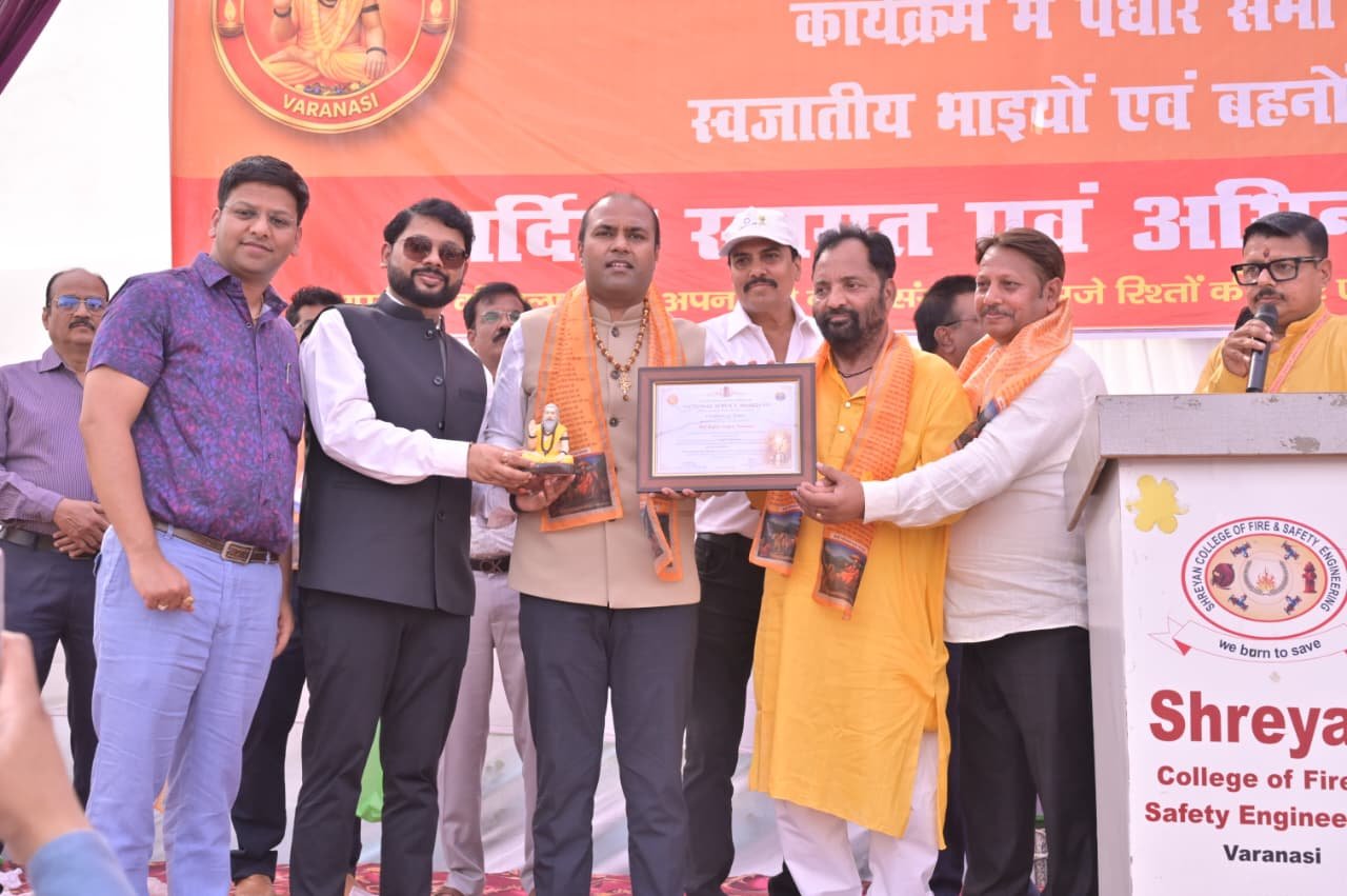 वाराणसी में बाबा गणिनाथ भक्त मण्डल द्वारा आयोजित रतन कुमार गुप्ता स्मृति राष्ट्रीय सेवा सम्मान समारोह में 18 लोगों को सम्मानित किया गया। राष्ट्रीय संरक्षक राजेन्द्र प्रसाद गुप्ता ने सम्मान प्रदान किया। कार्यक्रम में रक्तदान, शिक्षा, स्वास्थ्य, उद्यमिता और समाज सेवा में उत्कृष्ट योगदान देने वाले व्यक्तियों को सम्मानित कर सेवा भावना को बढ़ावा दिया गया।