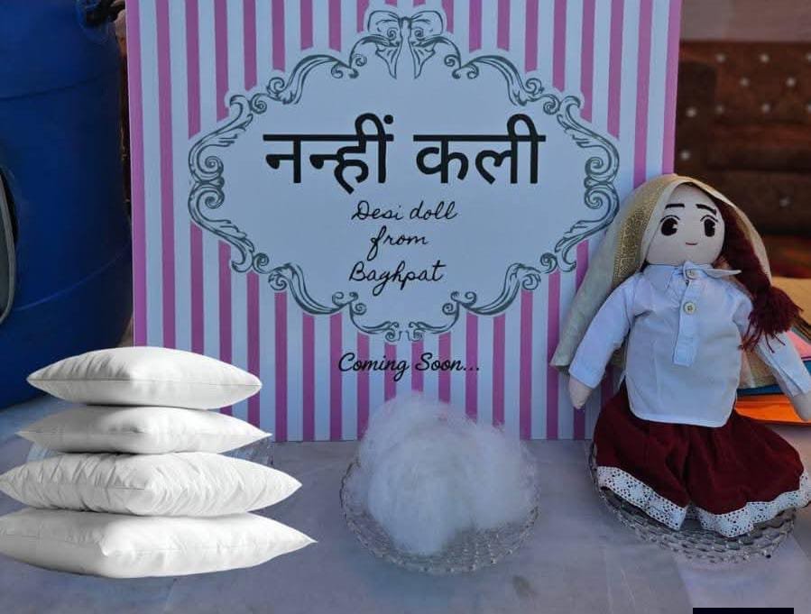 बागपत में नवरात्र के पहले दिन ‘नन्ही कली’ पहल के तहत बेटियों का सम्मान किया जाएगा, जिसमें बॉक्सिंग चैंपियन मैरी कॉम शामिल होंगी। ग्रामीण महिलाओं द्वारा रीसाइकिल प्लास्टिक से बनी गुड़िया महिला सशक्तीकरण और पर्यावरण संरक्षण का प्रतीक बनी है। यह पहल ‘बेटी बचाओ, बेटी पढ़ाओ’ और ‘मिशन शक्ति’ को मजबूती देती है।