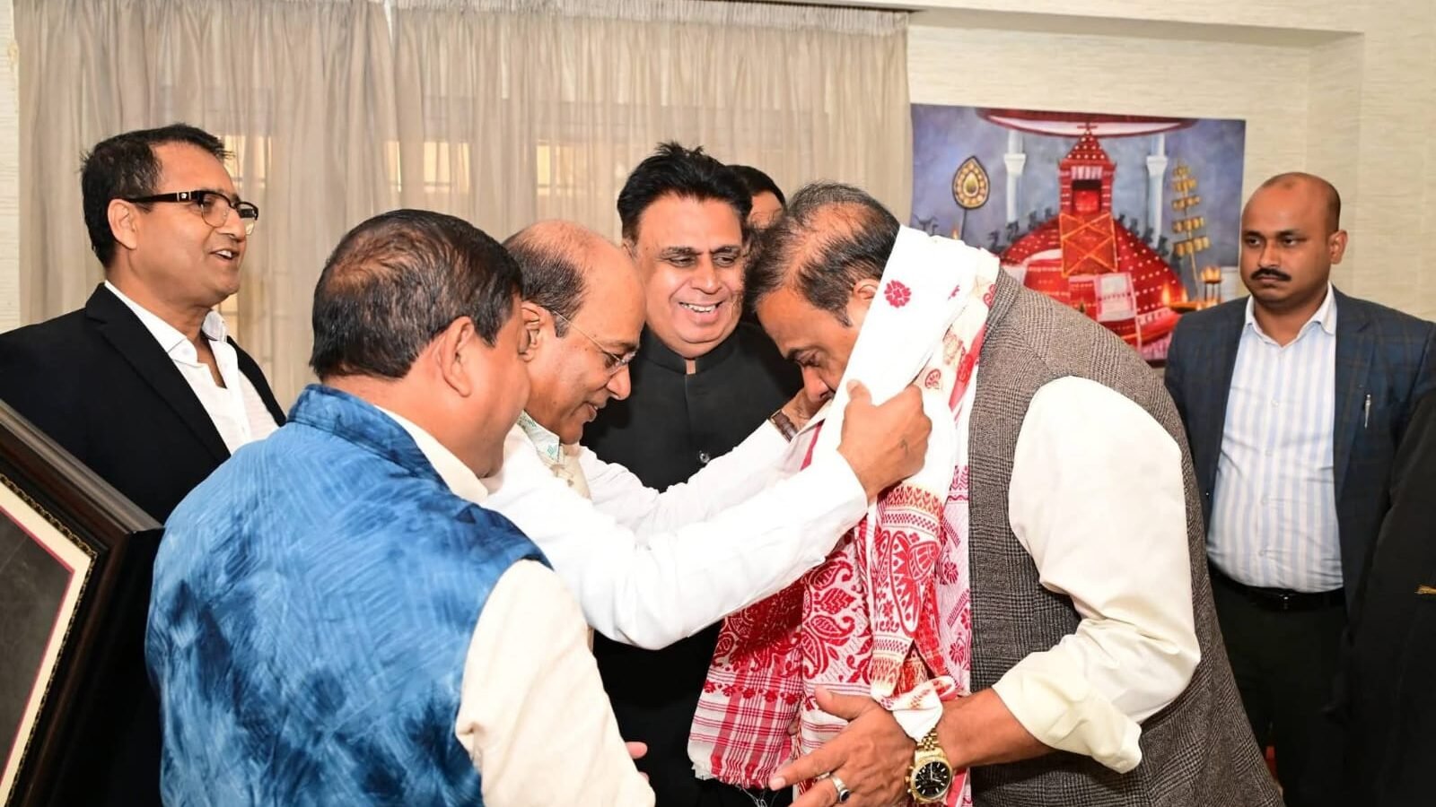 भाजपा ने असम विधानसभा चुनाव 2026 के लिए 88 उम्मीदवारों की पहली सूची जारी की। मुख्यमंत्री हिमंता बिस्वा सरमा को जालुकबाड़ी से फिर टिकट मिला है, जबकि डॉ. विजय कुमार गुप्ता को गुवाहाटी सेंट्रल से उम्मीदवार बनाया गया है। पार्टी ने सामाजिक संतुलन, जनाधार और जीत की संभावनाओं को ध्यान में रखते हुए उम्मीदवारों का चयन किया है।