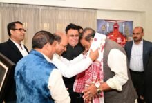 भाजपा ने असम विधानसभा चुनाव 2026 के लिए 88 उम्मीदवारों की पहली सूची जारी की। मुख्यमंत्री हिमंता बिस्वा सरमा को जालुकबाड़ी से फिर टिकट मिला है, जबकि डॉ. विजय कुमार गुप्ता को गुवाहाटी सेंट्रल से उम्मीदवार बनाया गया है। पार्टी ने सामाजिक संतुलन, जनाधार और जीत की संभावनाओं को ध्यान में रखते हुए उम्मीदवारों का चयन किया है।