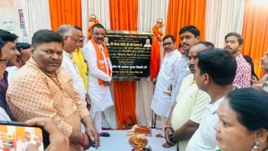 वाराणसी नगर निगम ने आदि विश्वेश्वर वार्ड में पेयजल समस्या के समाधान हेतु 2.58 करोड़ रुपये की पाइपलाइन परियोजना शुरू की है। 3345 मीटर लंबी नई लाइन बिछाई जाएगी, जिससे 784 घरों को लाभ मिलेगा। जर्जर पाइपलाइनों से मिल रहे कम दबाव और दूषित जल की समस्या दूर होगी तथा लोगों को नियमित और स्वच्छ पेयजल आपूर्ति सुनिश्चित हो सकेगी।