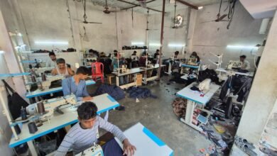 लखीमपुर खीरी के अब्दुल माबूद ने प्रधानमंत्री रोजगार सृजन कार्यक्रम योजना के तहत 10 लाख रुपये का ऋण लेकर गारमेंट यूनिट स्थापित की। उनके उद्योग में हर महीने 5 से 6 हजार ट्रैक पैंट बनते हैं और 24 लोगों को रोजगार मिला है। यह पहल ग्रामीण युवाओं के लिए आत्मनिर्भरता और उद्यमिता की प्रेरणा बन रही है।