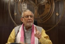 उत्तर प्रदेश सरकार ने यात्रियों की सुरक्षा को ध्यान में रखते हुए ओला और उबर जैसी ऐप आधारित टैक्सी सेवाओं के लिए पंजीकरण अनिवार्य कर दिया है। परिवहन मंत्री दयाशंकर सिंह ने बताया कि मोटर व्हीकल एक्ट के तहत अब कंपनियों को लाइसेंस, शुल्क और ड्राइवर का मेडिकल व पुलिस वेरिफिकेशन कराना होगा। इससे कैब सेवाओं में पारदर्शिता और सुरक्षा बढ़ेगी।