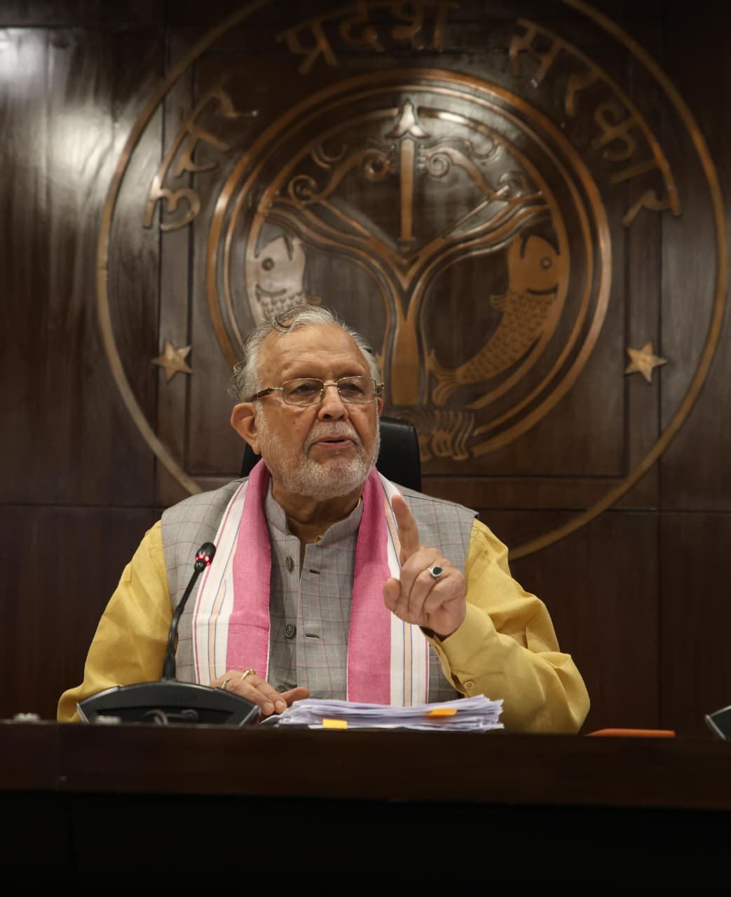 उत्तर प्रदेश सरकार ने यात्रियों की सुरक्षा को ध्यान में रखते हुए ओला और उबर जैसी ऐप आधारित टैक्सी सेवाओं के लिए पंजीकरण अनिवार्य कर दिया है। परिवहन मंत्री दयाशंकर सिंह ने बताया कि मोटर व्हीकल एक्ट के तहत अब कंपनियों को लाइसेंस, शुल्क और ड्राइवर का मेडिकल व पुलिस वेरिफिकेशन कराना होगा। इससे कैब सेवाओं में पारदर्शिता और सुरक्षा बढ़ेगी।