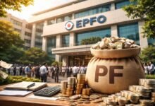 कर्मचारी भविष्य निधि संगठन (EPFO) ने वित्त वर्ष 2025-26 के लिए ईपीएफ जमा पर 8.25% ब्याज दर बनाए रखने की सिफारिश की है। यह दर पिछले वर्ष के समान है और वित्त मंत्रालय की मंजूरी के बाद लागू होगी। बैठक में 1,000 रुपये तक की राशि वाले निष्क्रिय खातों के स्वचालित निपटान की पायलट परियोजना और अनुपालन संबंधी एकमुश्त क्षमादान योजना को भी मंजूरी दी गई, जिससे लाखों कर्मचारियों को लाभ मिलेगा।