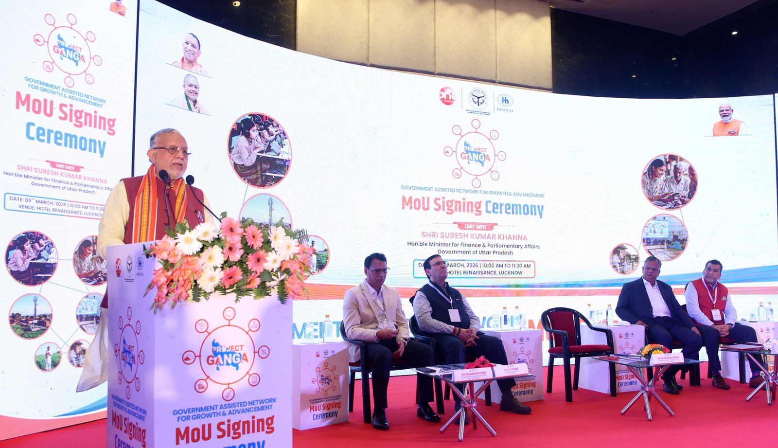 उत्तर प्रदेश में डिजिटल कनेक्टिविटी और रोजगार को बढ़ावा देने के लिए ‘प्रोजेक्ट गंगा’ शुरू किया गया है। स्टेट ट्रांसफॉर्मेशन कमीशन और हिंदुजा ग्रुप की कंपनी वनओटीटी एंटरटेनमेंट लिमिटेड के बीच एमओयू के तहत अगले 2–3 वर्षों में 20 लाख घरों तक हाई-स्पीड ब्रॉडबैंड पहुंचाया जाएगा। इस परियोजना से करीब एक करोड़ लोगों को लाभ मिलेगा और 8 से 10 हजार युवाओं को डिजिटल सेवा प्रदाता के रूप में प्रशिक्षित किया जाएगा। योजना के माध्यम से प्रत्यक्ष और अप्रत्यक्ष रूप से एक लाख रोजगार सृजित करने का लक्ष्य रखा गया है।