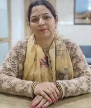 बलिया की दुर्गेश तिवारी ने डेयरी व्यवसाय के जरिए दो वर्षों में 34.61 लाख रुपये कमाकर ‘लखपति दीदी’ का सम्मान पाया। काशी डेयरी और आजीविका मिशन से जुड़कर उन्होंने आर्थिक मजबूती हासिल की। अब वे गांव की अन्य महिलाओं को आत्मनिर्भर बनने की प्रेरणा दे रही हैं और महिला सशक्तिकरण की मिसाल बन चुकी हैं।