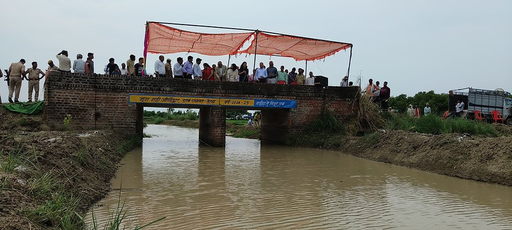 जालौन में जल संरक्षण के प्रयासों से भूजल स्तर में उल्लेखनीय सुधार हुआ है। योगी सरकार की योजनाओं, जनभागीदारी और जल संरचनाओं के विकास से नून नदी का पुनर्जीवन हुआ। जिले को राष्ट्रीय जल पुरस्कार में तीसरा स्थान मिला। संतुलित जल उपयोग और रिचार्ज क्षमता ने जालौन को देश में जल प्रबंधन का आदर्श मॉडल बना दिया है।