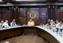 उत्तर प्रदेश में योगी आदित्यनाथ सरकार ने निजी बिजनेस पार्क विकास योजना-2025 को मंजूरी दे दी है। इसके तहत प्लग-एंड-प्ले सुविधाओं वाले आधुनिक बिजनेस पार्क विकसित किए जाएंगे, जहां वैश्विक कंपनियों के कार्यालय, आरएंडडी और जीसीसी स्थापित होंगे। योजना डीबीएफओटी मॉडल पर लागू होगी और न्यूनतम 10 एकड़ भूमि निर्धारित की गई है। साथ ही ग्रेटर नोएडा में मल्टीमोडल लॉजिस्टिक्स पार्क और सम्भल में इंडस्ट्रियल क्लस्टर जैसी परियोजनाओं को भी स्वीकृति मिली है।