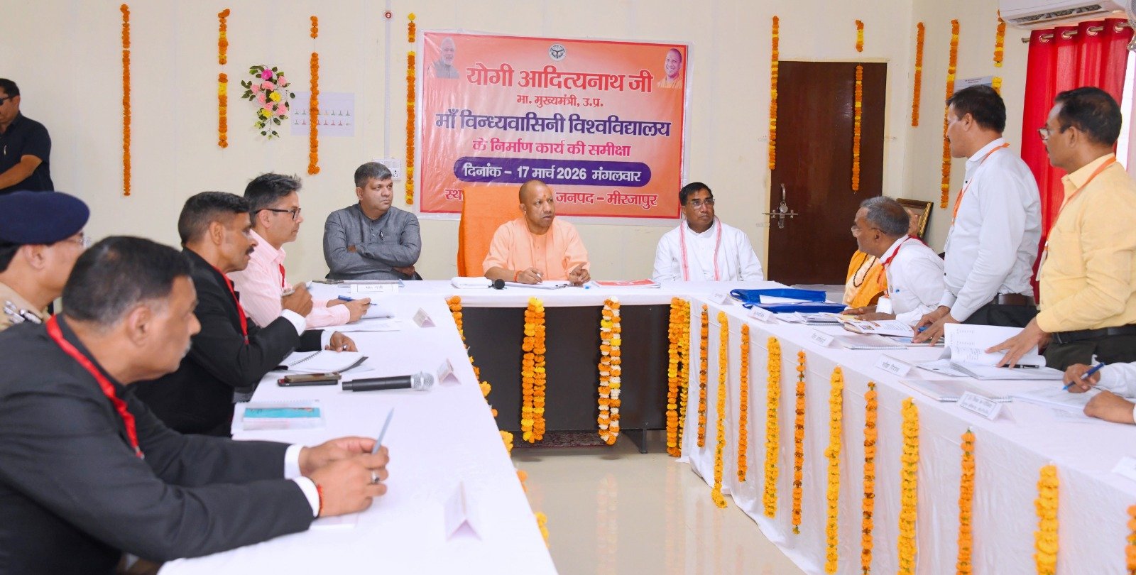 मुख्यमंत्री योगी आदित्यनाथ ने मीरजापुर में मां विंध्यवासिनी विश्वविद्यालय के निर्माण कार्य का निरीक्षण कर 31 मई तक इसे हर हाल में पूरा करने के निर्देश दिए। उन्होंने गुणवत्ता से समझौता न करने की चेतावनी दी। साथ ही मां विंध्यवासिनी मंदिर में दर्शन कर नवरात्रि तैयारियों का जायजा लिया और श्रद्धालुओं की सुविधा व स्वच्छता सुनिश्चित करने के निर्देश दिए। मुख्यमंत्री ने युवाओं के लिए रोजगारपरक शिक्षा पर भी जोर दिया।