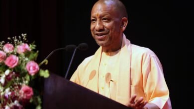 मुख्यमंत्री योगी आदित्यनाथ ने ‘निवेश मित्र 3.0’ के साथ नई औद्योगिक योजनाएं लॉन्च कीं। ₹50,000 करोड़ निवेश प्रस्तावों को गति मिली और ₹2781 करोड़ सब्सिडी वितरित हुई। PPP मॉडल पर आधारित योजनाएं उद्योग स्थापना को आसान बनाएंगी। विभिन्न सेक्टरों में निवेश से रोजगार और उद्यमिता को बढ़ावा मिलेगा, जिससे उत्तर प्रदेश तेजी से औद्योगिक हब बन रहा है।