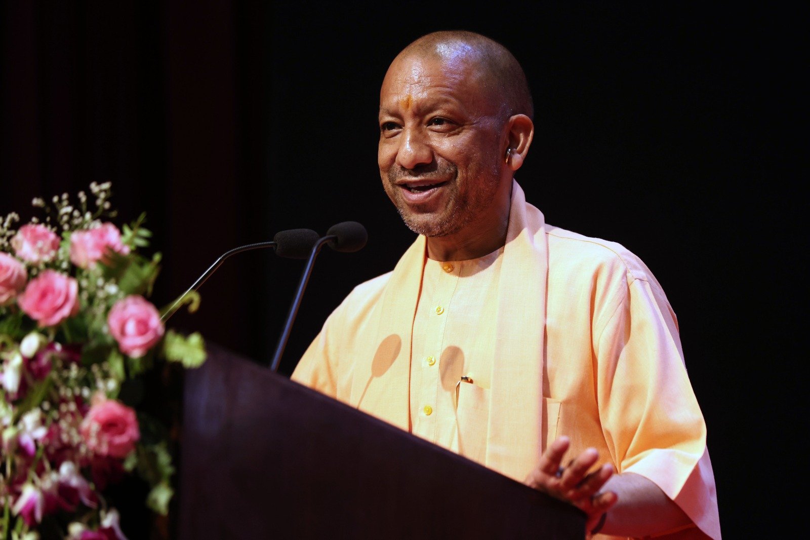 मुख्यमंत्री योगी आदित्यनाथ ने ‘निवेश मित्र 3.0’ के साथ नई औद्योगिक योजनाएं लॉन्च कीं। ₹50,000 करोड़ निवेश प्रस्तावों को गति मिली और ₹2781 करोड़ सब्सिडी वितरित हुई। PPP मॉडल पर आधारित योजनाएं उद्योग स्थापना को आसान बनाएंगी। विभिन्न सेक्टरों में निवेश से रोजगार और उद्यमिता को बढ़ावा मिलेगा, जिससे उत्तर प्रदेश तेजी से औद्योगिक हब बन रहा है।