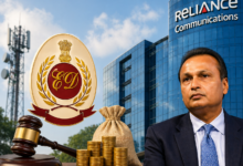 नई दिल्ली में प्रवर्तन निदेशालय ने रिलायंस कम्युनिकेशंस (आरकॉम) से जुड़े बैंक धोखाधड़ी मामले में 3,034.90 करोड़ रुपये की संपत्तियां कुर्क की हैं। इस कार्रवाई के साथ रिलायंस अनिल अंबानी समूह से जुड़े मामलों में कुल कुर्की 19,344 करोड़ रुपये से अधिक हो गई है। जांच में मुंबई, खंडाला और साणंद की संपत्तियों के साथ शेयर भी शामिल हैं। ईडी ने कहा कि यह कदम सार्वजनिक धन की सुरक्षा और बैंकों की वसूली सुनिश्चित करने के लिए उठाया गया है। मामले की जांच जारी है।