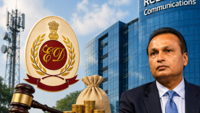 नई दिल्ली में प्रवर्तन निदेशालय ने रिलायंस कम्युनिकेशंस (आरकॉम) से जुड़े बैंक धोखाधड़ी मामले में 3,034.90 करोड़ रुपये की संपत्तियां कुर्क की हैं। इस कार्रवाई के साथ रिलायंस अनिल अंबानी समूह से जुड़े मामलों में कुल कुर्की 19,344 करोड़ रुपये से अधिक हो गई है। जांच में मुंबई, खंडाला और साणंद की संपत्तियों के साथ शेयर भी शामिल हैं। ईडी ने कहा कि यह कदम सार्वजनिक धन की सुरक्षा और बैंकों की वसूली सुनिश्चित करने के लिए उठाया गया है। मामले की जांच जारी है।