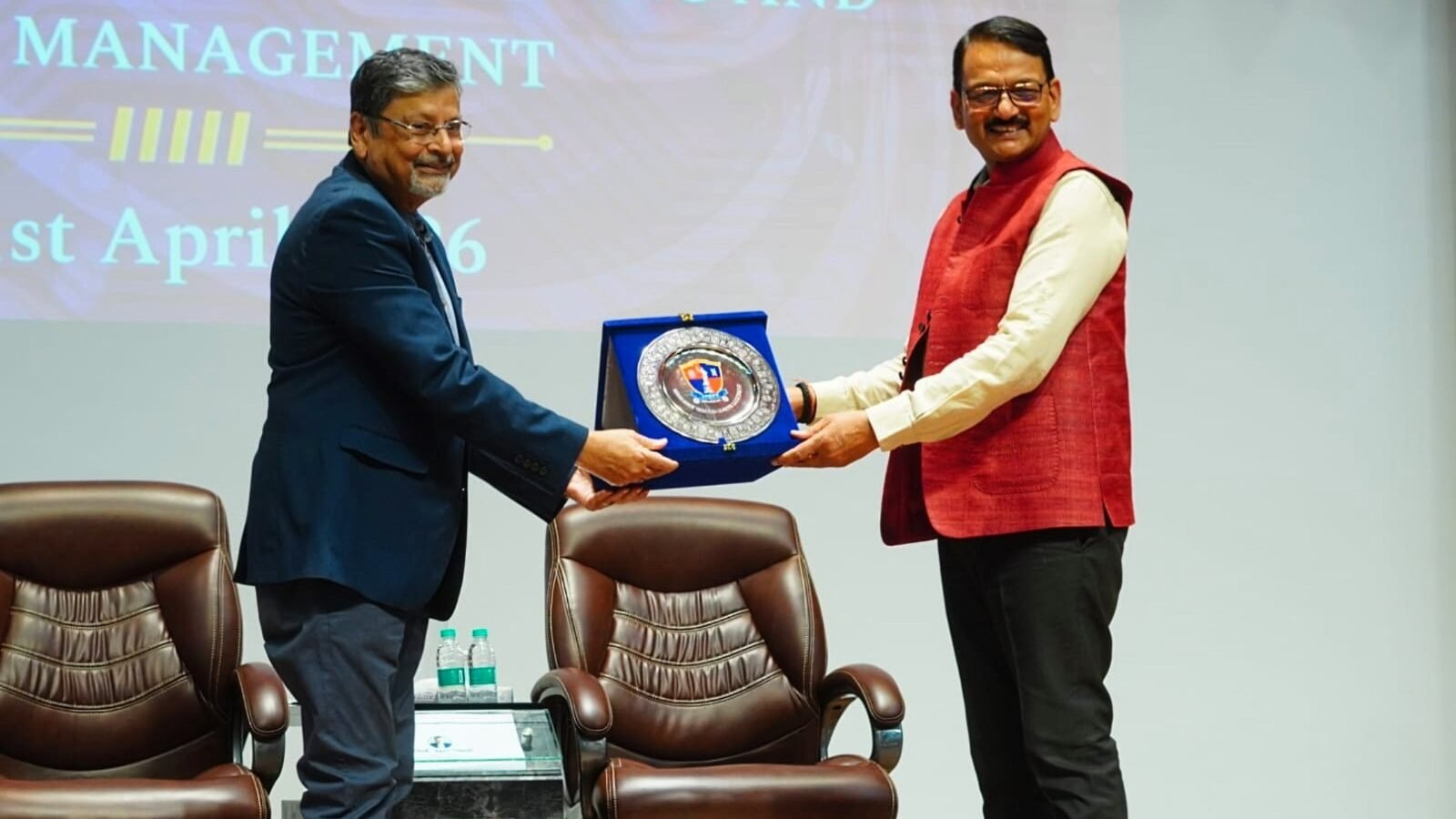 उत्तर प्रदेश सरकार साइबर अपराध पर नियंत्रण के लिए लखनऊ स्थित स्टेट इंस्टीट्यूट ऑफ फॉरेंसिक साइंस में 500 साइबर फॉरेंसिक वॉरियर तैयार कर रही है। यह पहल डीपफेक, वॉइस क्लोनिंग और एआई आधारित साइबर हमलों से निपटने में सहायक होगी। विशेषज्ञों के अनुसार भविष्य में साइबर अपराध जटिल होंगे, लेकिन यूपी की तैयारी मजबूत सुरक्षा सुनिश्चित करेगी।