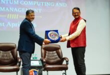 उत्तर प्रदेश सरकार साइबर अपराध पर नियंत्रण के लिए लखनऊ स्थित स्टेट इंस्टीट्यूट ऑफ फॉरेंसिक साइंस में 500 साइबर फॉरेंसिक वॉरियर तैयार कर रही है। यह पहल डीपफेक, वॉइस क्लोनिंग और एआई आधारित साइबर हमलों से निपटने में सहायक होगी। विशेषज्ञों के अनुसार भविष्य में साइबर अपराध जटिल होंगे, लेकिन यूपी की तैयारी मजबूत सुरक्षा सुनिश्चित करेगी।