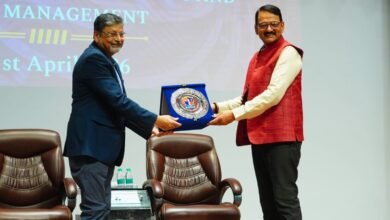 उत्तर प्रदेश सरकार साइबर अपराध पर नियंत्रण के लिए लखनऊ स्थित स्टेट इंस्टीट्यूट ऑफ फॉरेंसिक साइंस में 500 साइबर फॉरेंसिक वॉरियर तैयार कर रही है। यह पहल डीपफेक, वॉइस क्लोनिंग और एआई आधारित साइबर हमलों से निपटने में सहायक होगी। विशेषज्ञों के अनुसार भविष्य में साइबर अपराध जटिल होंगे, लेकिन यूपी की तैयारी मजबूत सुरक्षा सुनिश्चित करेगी।